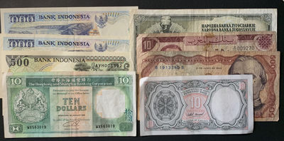 紫瑗钱币——微拍第89期—纸币场 - 外国钱币 8枚一组 流通品