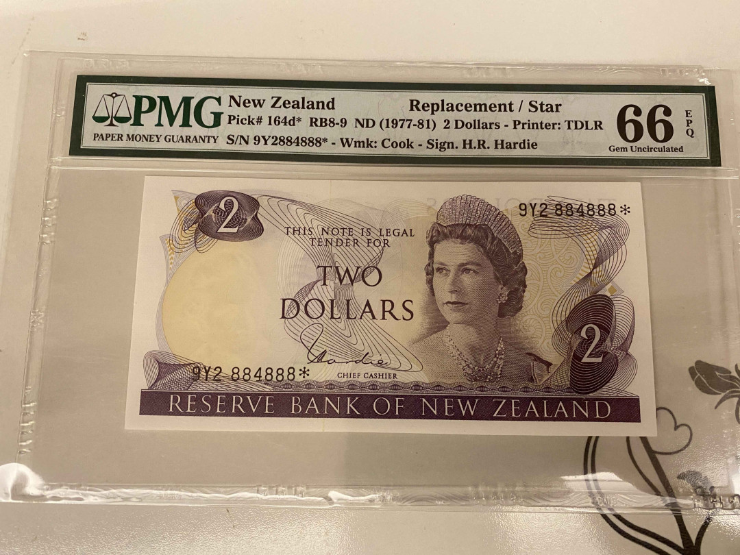 【收藏联盟】第157期拍卖——芝麻开门（共48拍） 【补号 888豹子号】近全同 新西兰 1977-81年2元 PMG66EPQ 