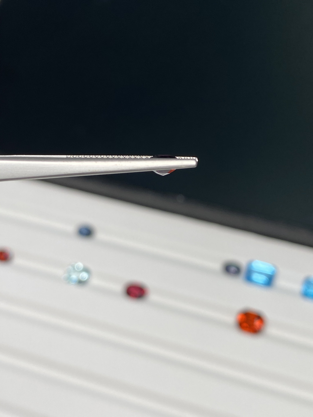 【7月18日 蓝宝石、尖晶石、石榴石、托帕石】HH GEMS 欢乐周末 纯天然SPINEL 斯里兰卡尾单小尖晶 深紫红色干净 1.01