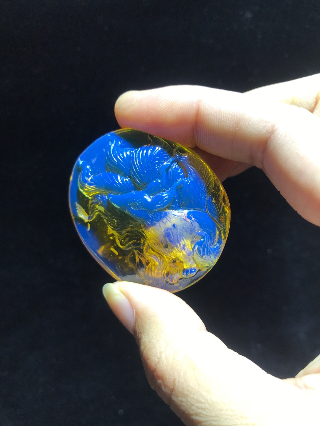 多米尼加蓝珀专场 多米尼加蓝珀雕刻件吊坠（九尾狐）14.3克