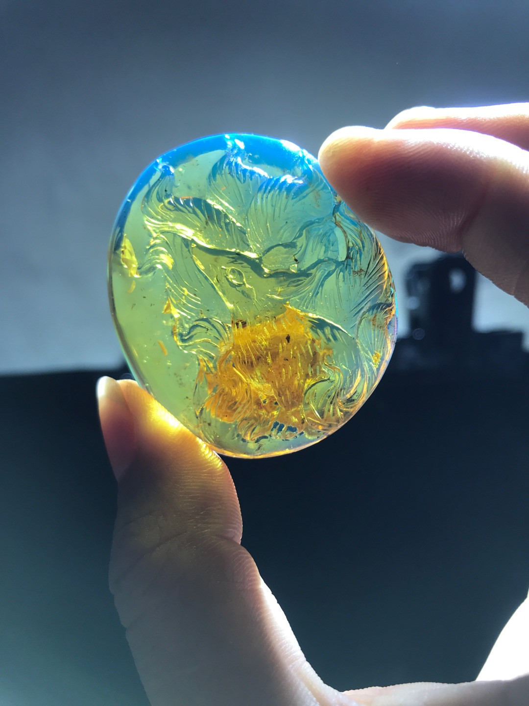 多米尼加蓝珀专场 多米尼加蓝珀雕刻件吊坠（九尾狐）14.3克