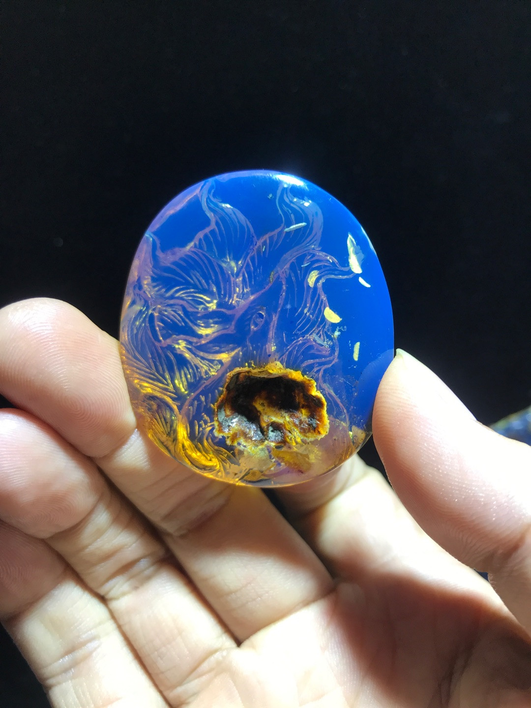 多米尼加蓝珀专场 多米尼加蓝珀雕刻件吊坠（九尾狐）14.3克