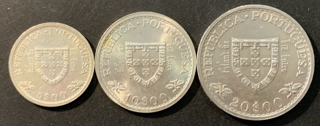 紫瑗钱币—微拍第90期  葡萄牙 1960年 亨利王子500周年  5 10 20埃斯库多 三枚一套 共40.5克 0.835银