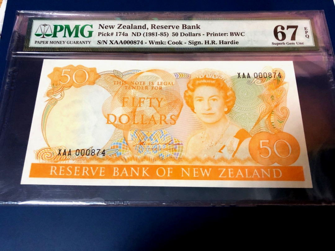 【收藏联盟】第158期拍卖——五个波斯人（共55拍） 【XAA首发冠3位小号】新西兰 p174a 1981-85年 50元 花冠女王 PMG67EPQ 高分 库克船长水印