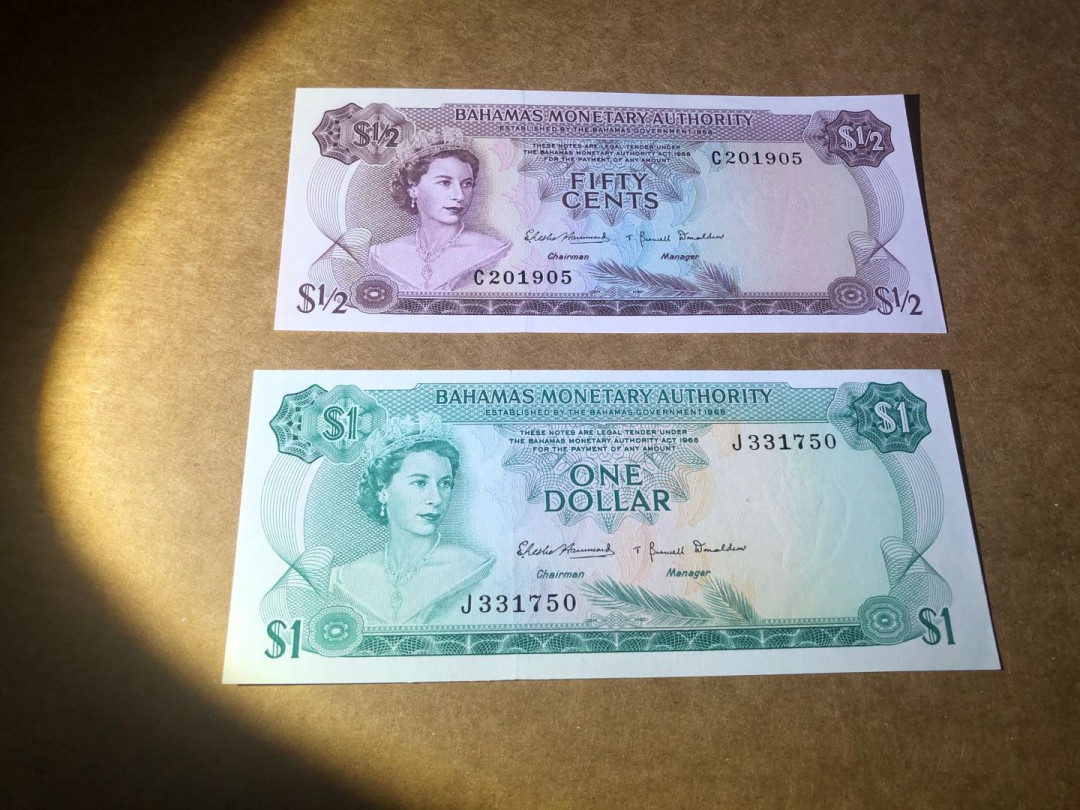 【收藏联盟】第158期拍卖——五个波斯人（共55拍） 【一组2张】巴哈马彩背 1968年 1元&1/2元 全新UNC 女王纸币 早期年份 