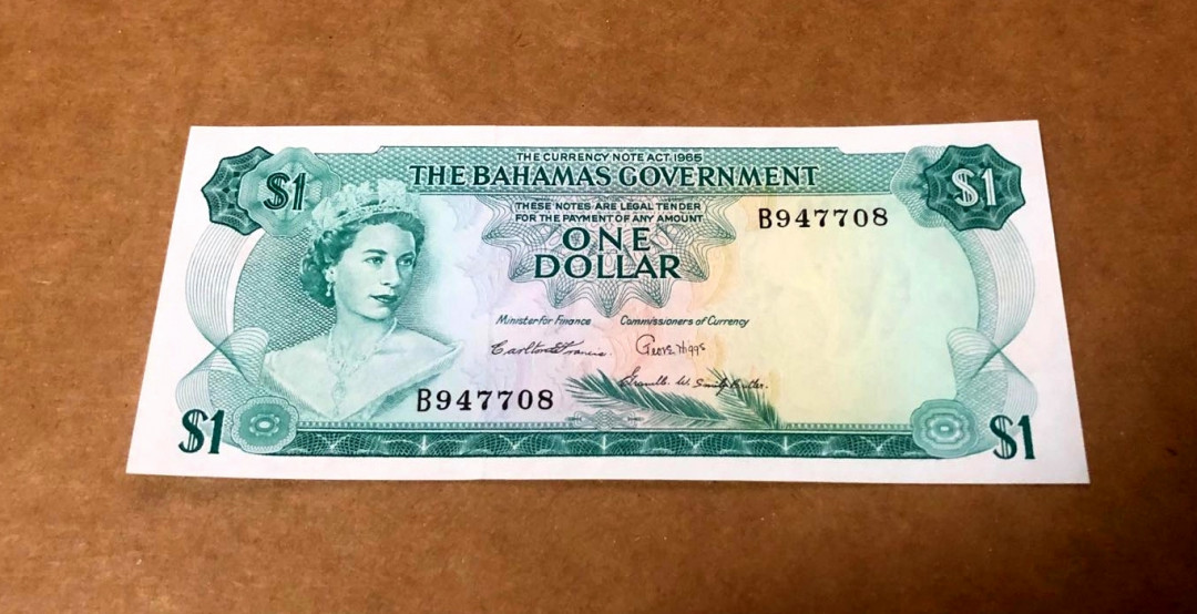 【收藏联盟】第158期拍卖——五个波斯人（共55拍） 【首发年份】巴哈马彩背 1965年 1元 全新UNC 女王纸币 少见