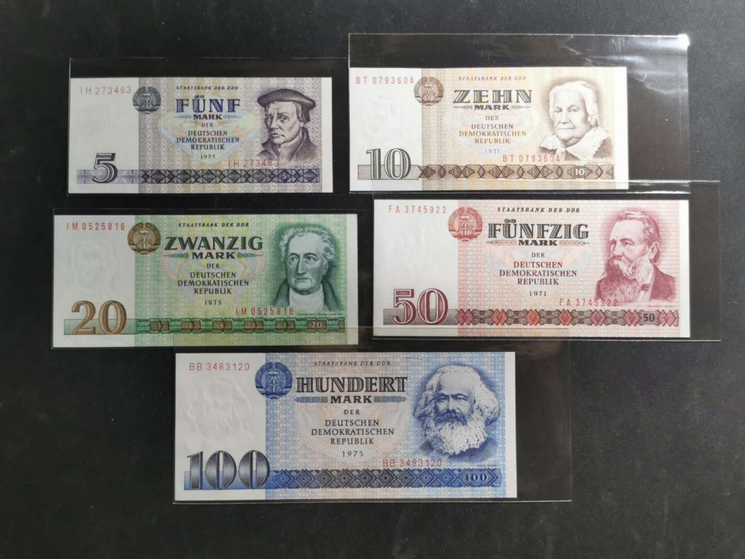 【鲸贝乐淘】千字文·第“上和下睦，夫唱妇随”号拍卖 【东德】德国P27-P31，1971年民主德国一套，全新全品UNC ，5马克有折痕，其他完美