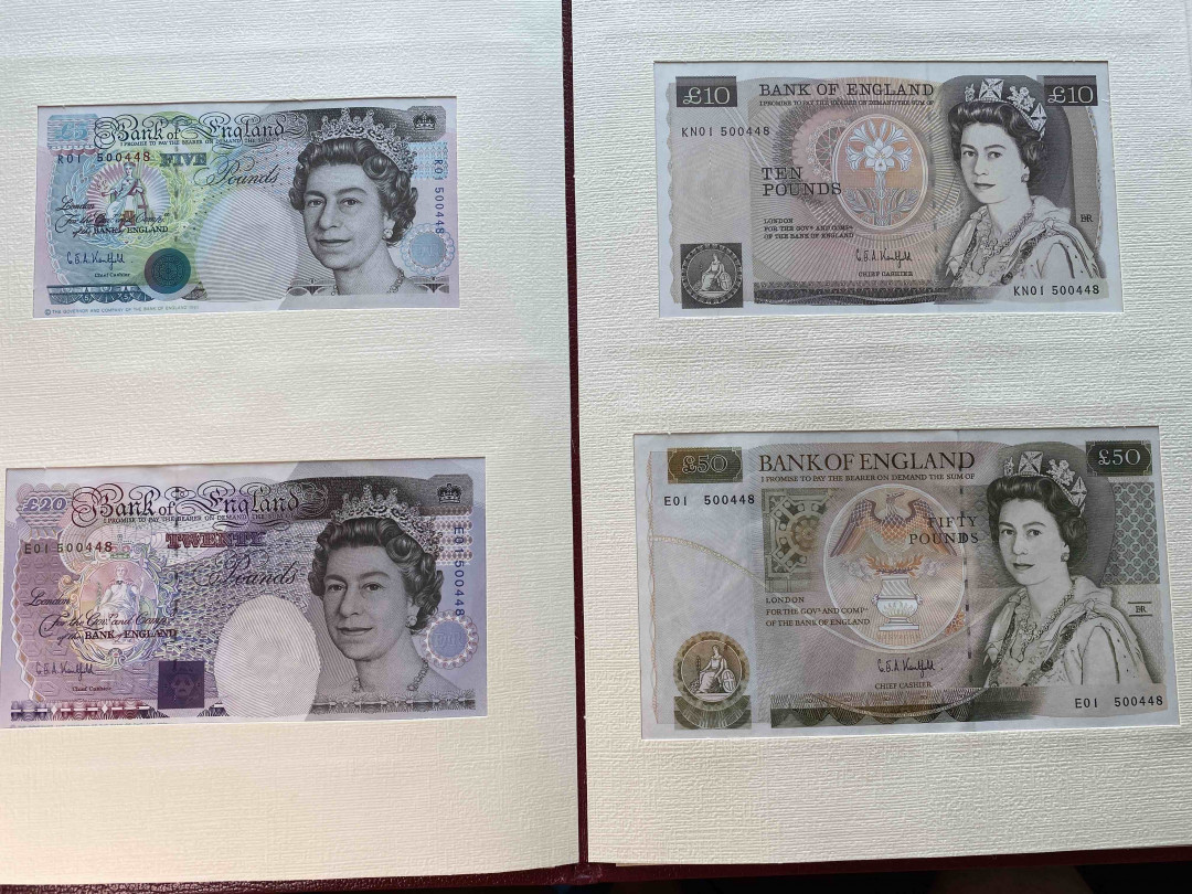 【收藏联盟】第158期拍卖——五个波斯人（共55拍） 【原装带册全同号500448】英国D序列-E序列皇冠版 5~50镑 UNC/UNC-