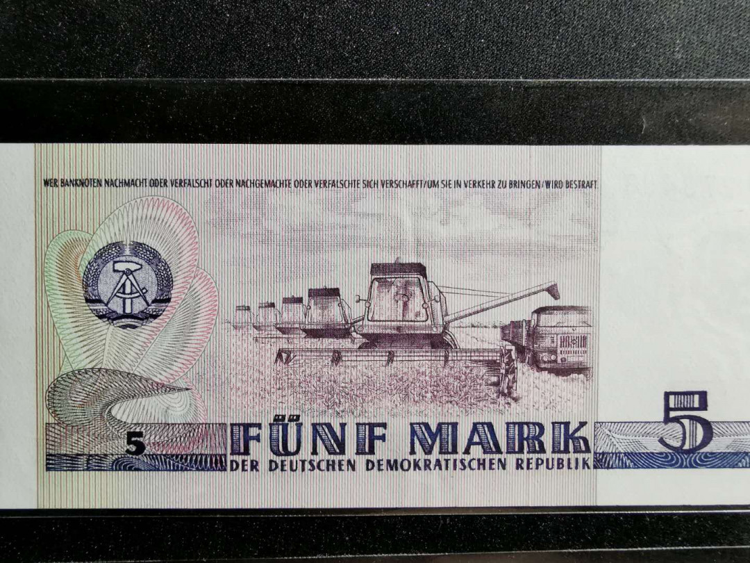 【鲸贝乐淘】千字文·第“上和下睦，夫唱妇随”号拍卖 【东德】德国P27-P31，1971年民主德国一套，全新全品UNC ，5马克有折痕，其他完美