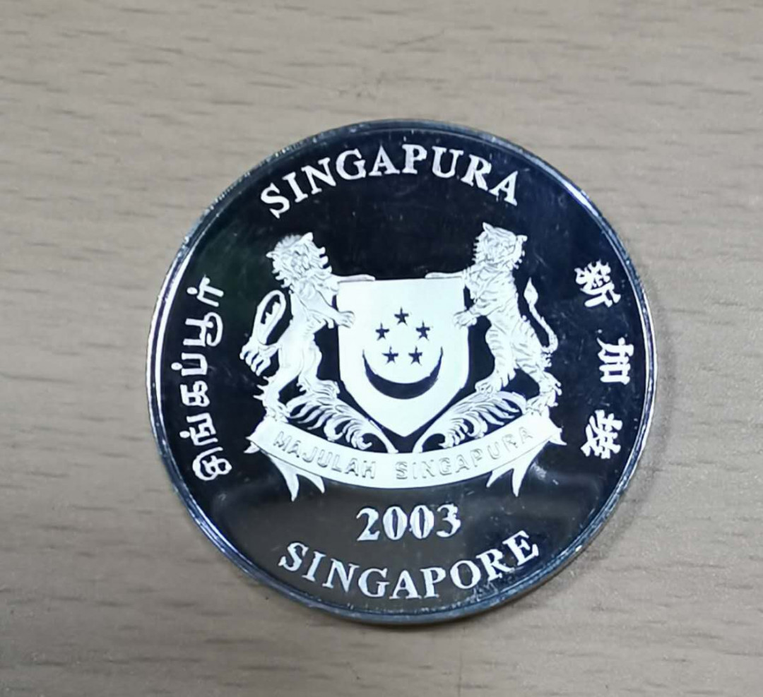 北京马甸外币专卖拍卖第十七期，非贵金属专场，陆续上新欢迎关注 2003年新加坡10元精制生肖羊纪念币，品相如图