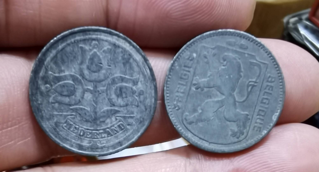 北京马甸外币专卖拍卖第十七期，非贵金属专场，陆续上新欢迎关注 二战期间比利时铅锌币2枚，品相如图