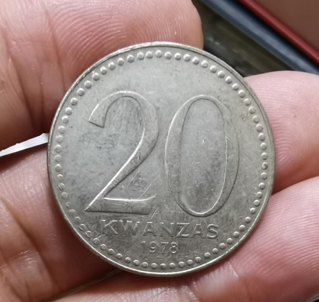 北京马甸外币专卖拍卖第十七期，非贵金属专场，陆续上新欢迎关注 1978年安哥拉20K流通币，品相如图