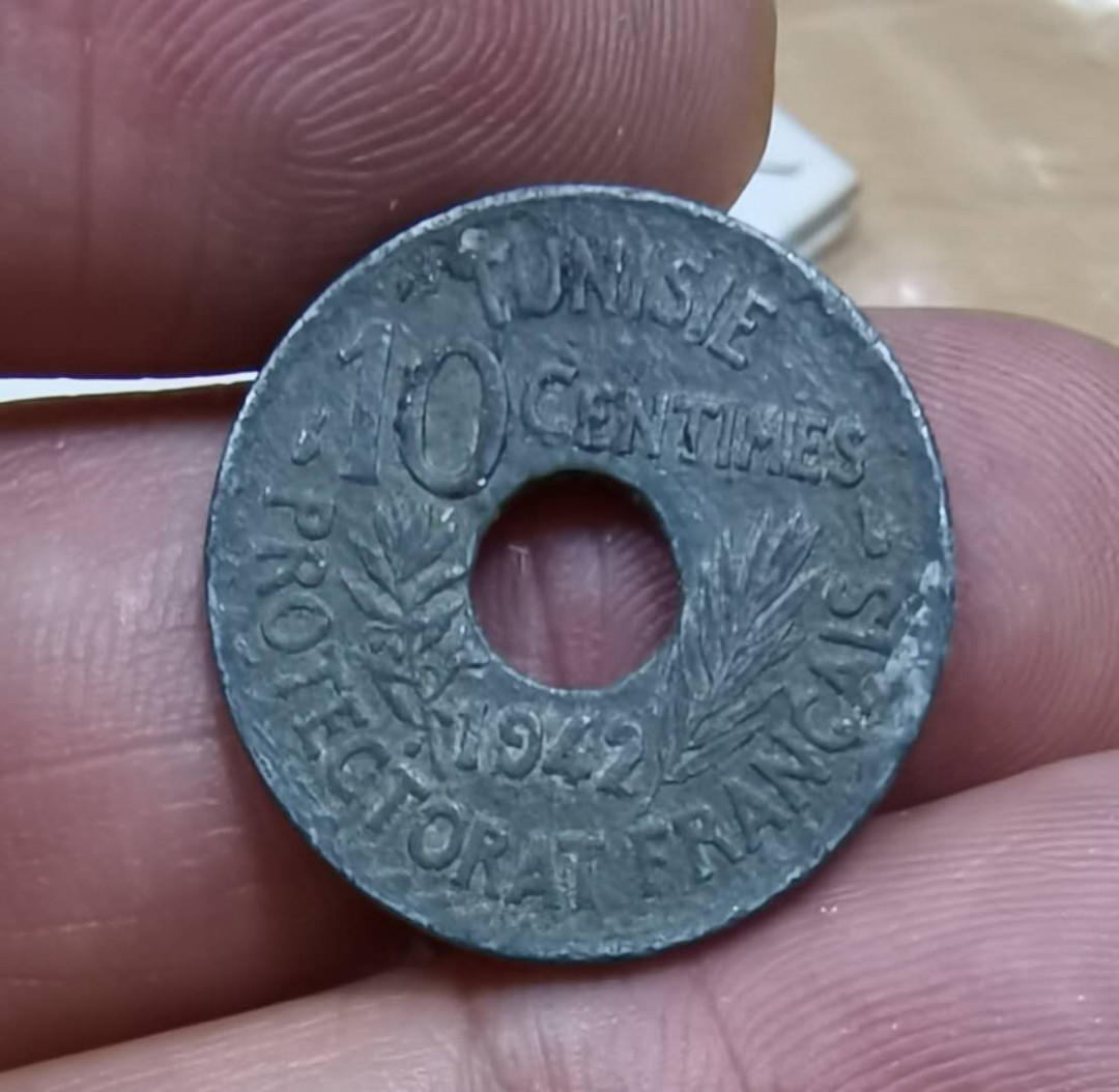 北京马甸外币专卖拍卖第十七期，非贵金属专场，陆续上新欢迎关注 1942年法属突尼斯铅锌币，品相如图