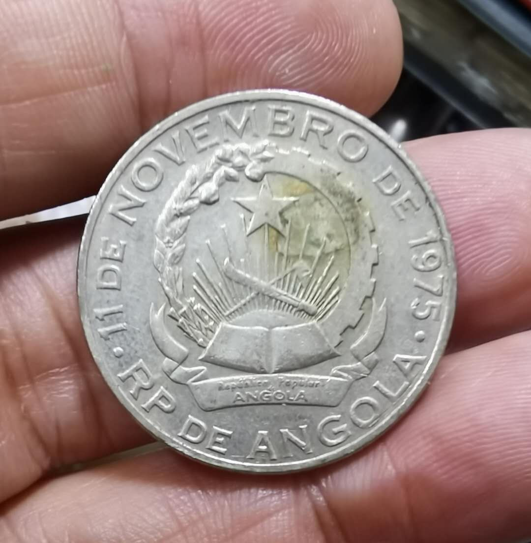北京马甸外币专卖拍卖第十七期，非贵金属专场，陆续上新欢迎关注 1978年安哥拉20K流通币，品相如图