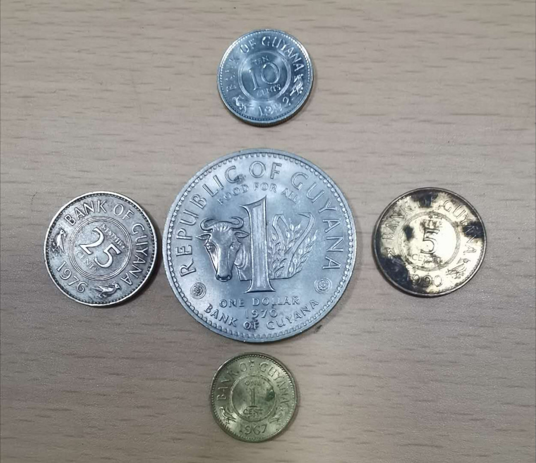 北京马甸外币专卖拍卖第十七期，非贵金属专场，陆续上新欢迎关注 圭亚那5枚流通币，品相如图