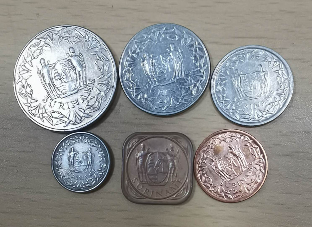 北京马甸外币专卖拍卖第十七期，非贵金属专场，陆续上新欢迎关注 苏里南流通币6枚/套，品相如图