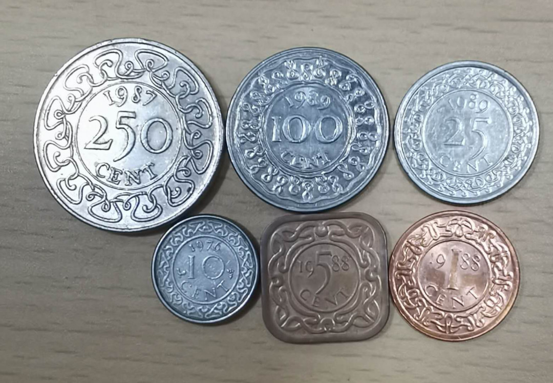 北京马甸外币专卖拍卖第十七期，非贵金属专场，陆续上新欢迎关注 苏里南流通币6枚/套，品相如图