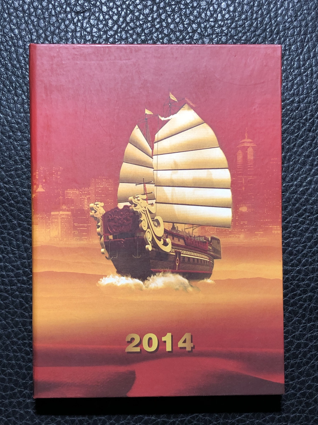 铜章拍卖专场 香港2014年国际钱币展销会龙凤双金属镶嵌纪念章 证书豹子号