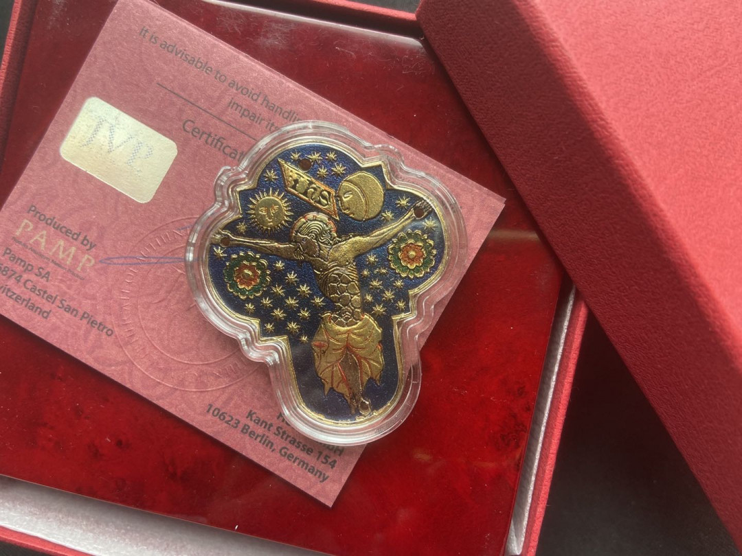 【币观天下】第117期钱币拍卖 【纽埃】2015耶稣镀金银币【十字架异形币】