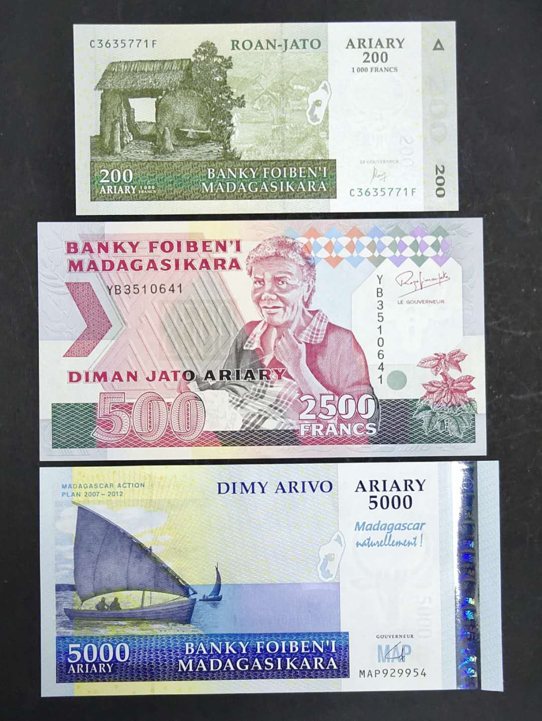 ★币不可少★第127期微拍★快递包邮 马达加斯加 3张 全新