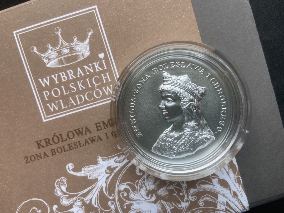 【币观天下】第117期钱币拍卖 纽埃2016年2元，2盎司系列龙头币、超高浮雕、磨砂、高凸币边，波兰杰出国王王后系列(1)---“恩尼尔妲”皇后(埃姆尼尔达皇后)， 精制艺术纪念银币