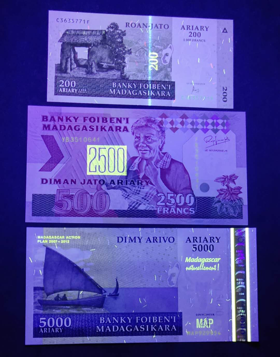 ★币不可少★第127期微拍★快递包邮 马达加斯加 3张 全新