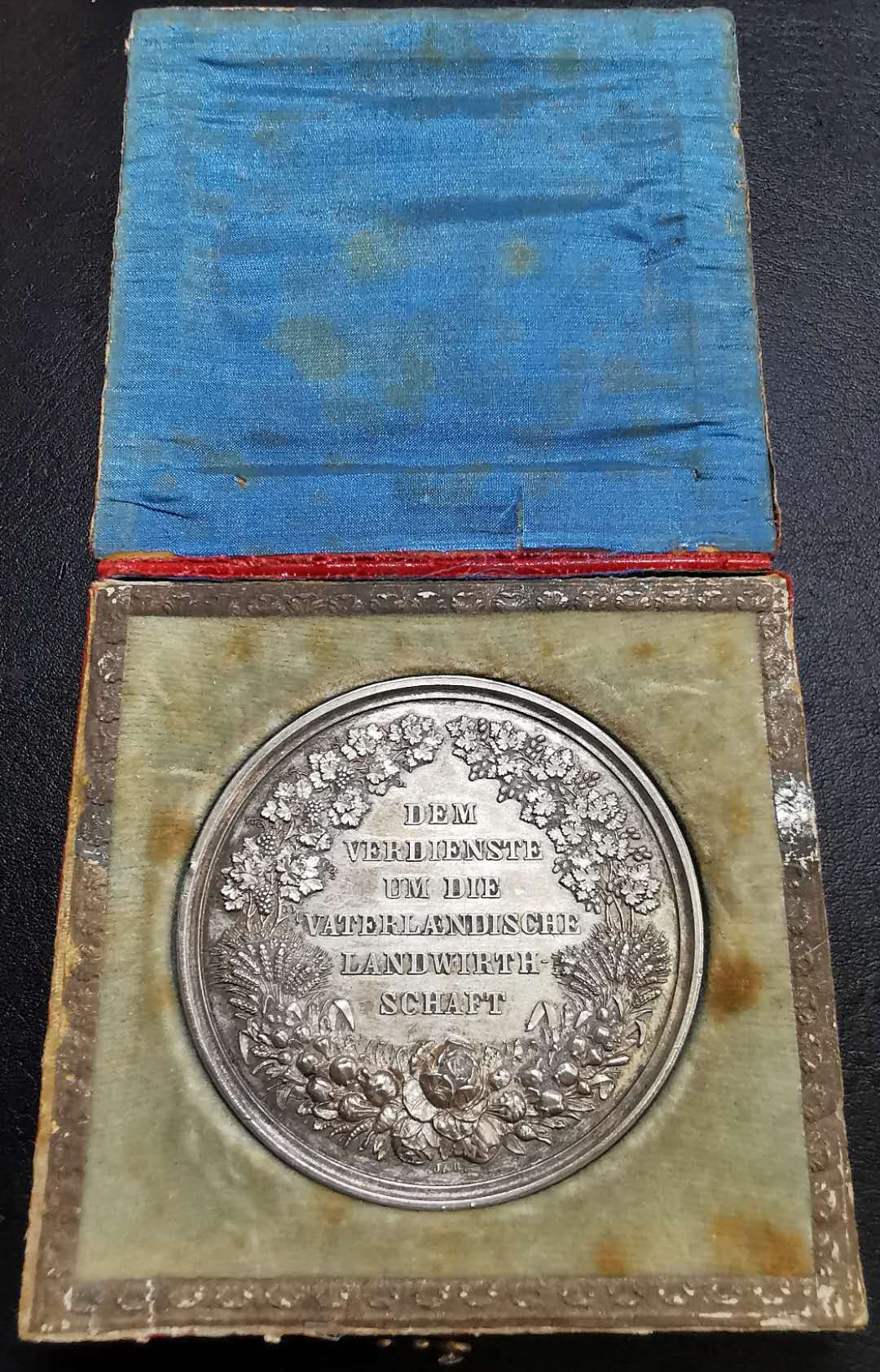 凡希社世界钱币微拍第一百二十九期 1806-25德国巴伐利亚纪念银章原盒出厂状态直径48mm 58g！