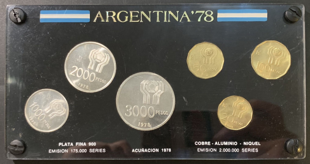 紫瑗钱币—微拍第95期  阿根廷 1978年 世界杯 6枚一套 3铜3银 共50克 0.9银 原盒装