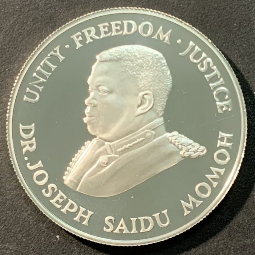 紫瑗钱币—微拍第96期  塞拉利昂 1987年  WWF基金会25周年 侏儒河马 10利昂 28.28克 0.925银 精制