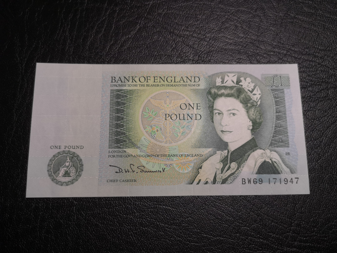 《外钞收藏家》第八十二期拍卖 英国D序列1镑 全新unc