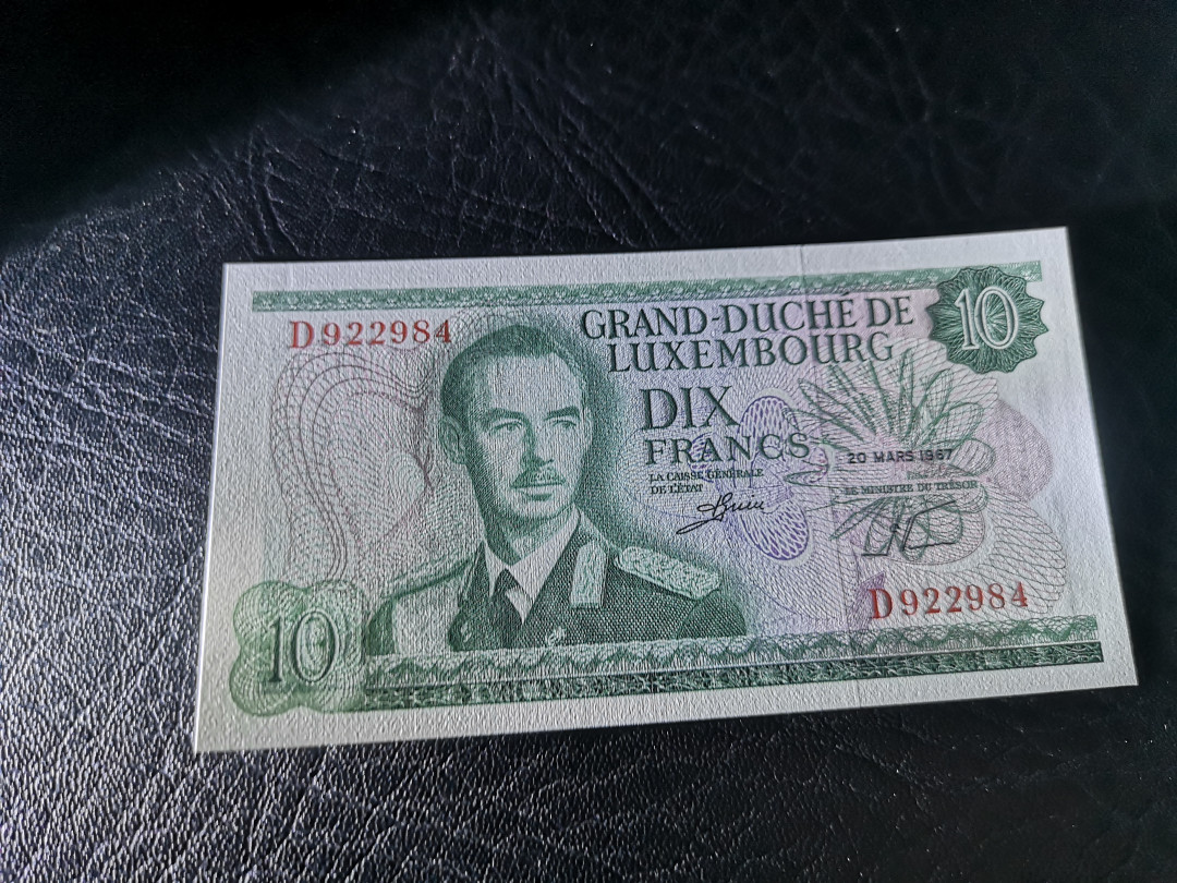 《外钞收藏家》第八十二期拍卖 卢森堡1967年10法郎 全新unc