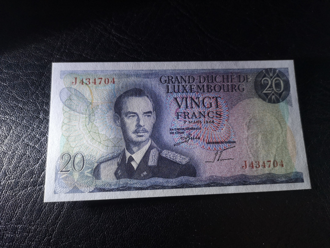 《外钞收藏家》第八十二期拍卖 卢森堡1966年20法郎 全新unc