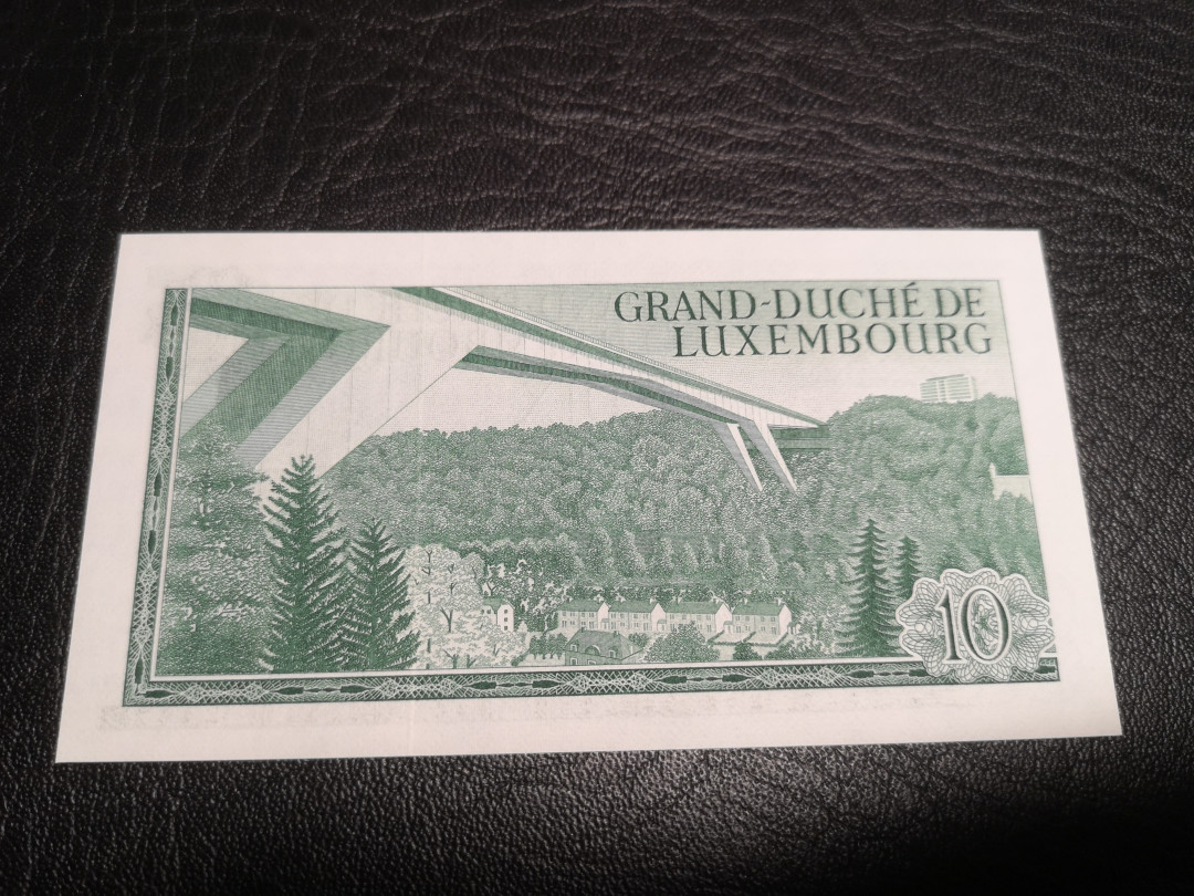 《外钞收藏家》第八十二期拍卖 卢森堡1967年10法郎 全新unc