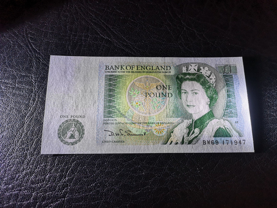 《外钞收藏家》第八十二期拍卖 英国D序列1镑 全新unc