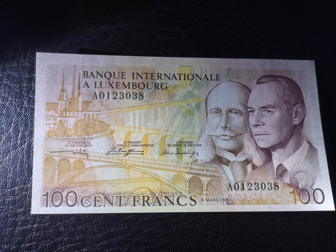 《外钞收藏家》第八十二期拍卖 卢森堡1981年100法郎  全新unc