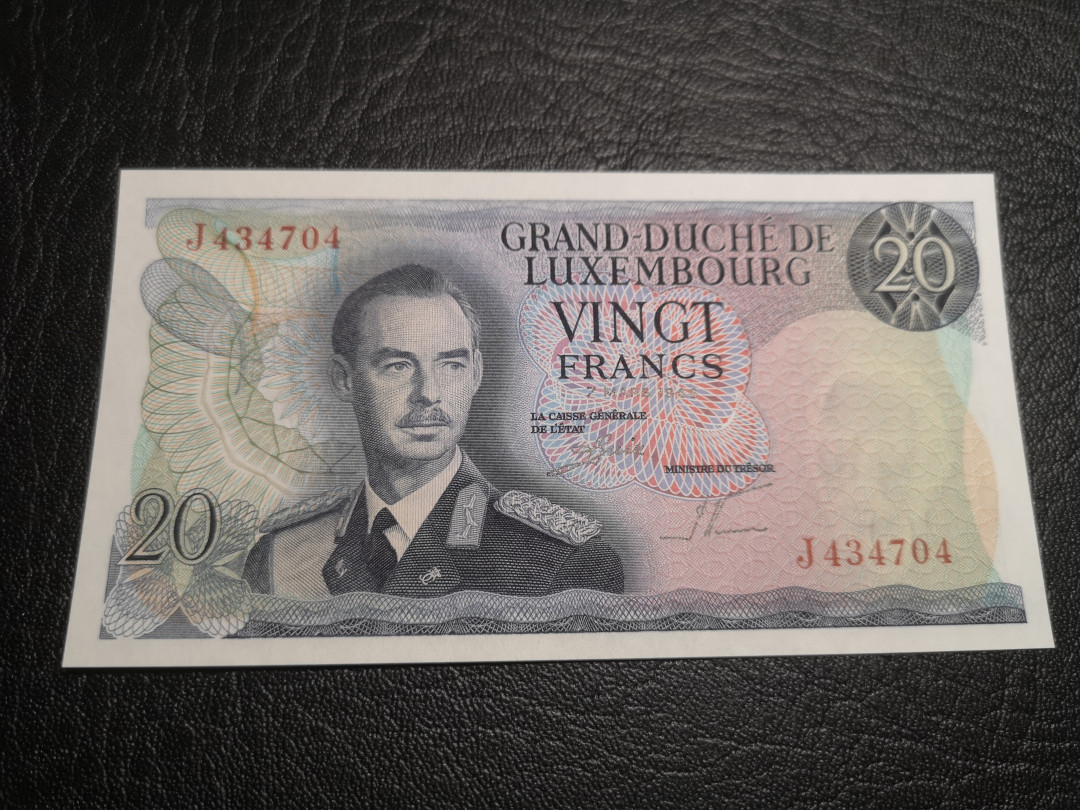 《外钞收藏家》第八十二期拍卖 卢森堡1966年20法郎 全新unc