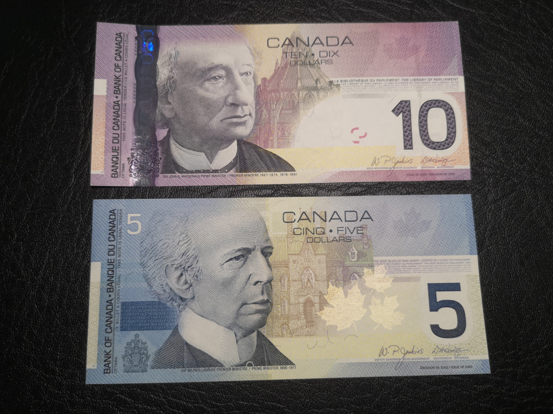 《外钞收藏家》第八十二期拍卖 加拿大旅版 10加元和5加元初版 全新unc