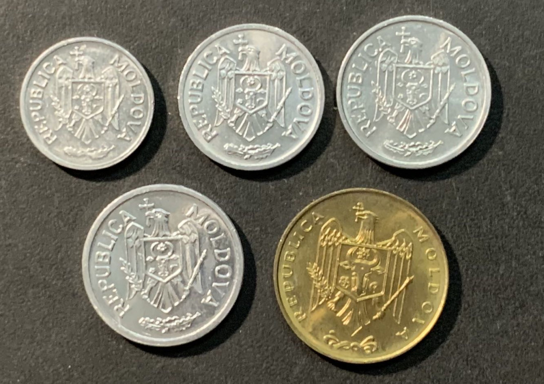 紫瑗钱币—微拍第96期  摩尔多瓦 流通币 5枚一套 带少见黄铜50分 