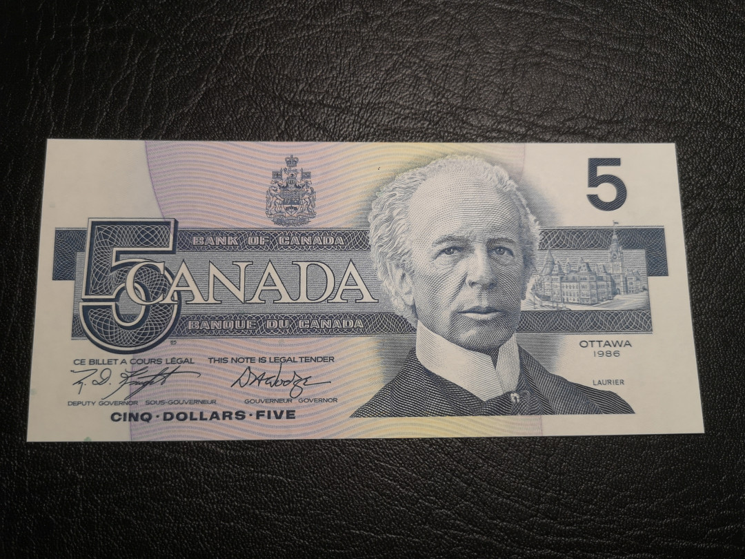 《外钞收藏家》第八十二期拍卖 鸟版5加元 全新unc