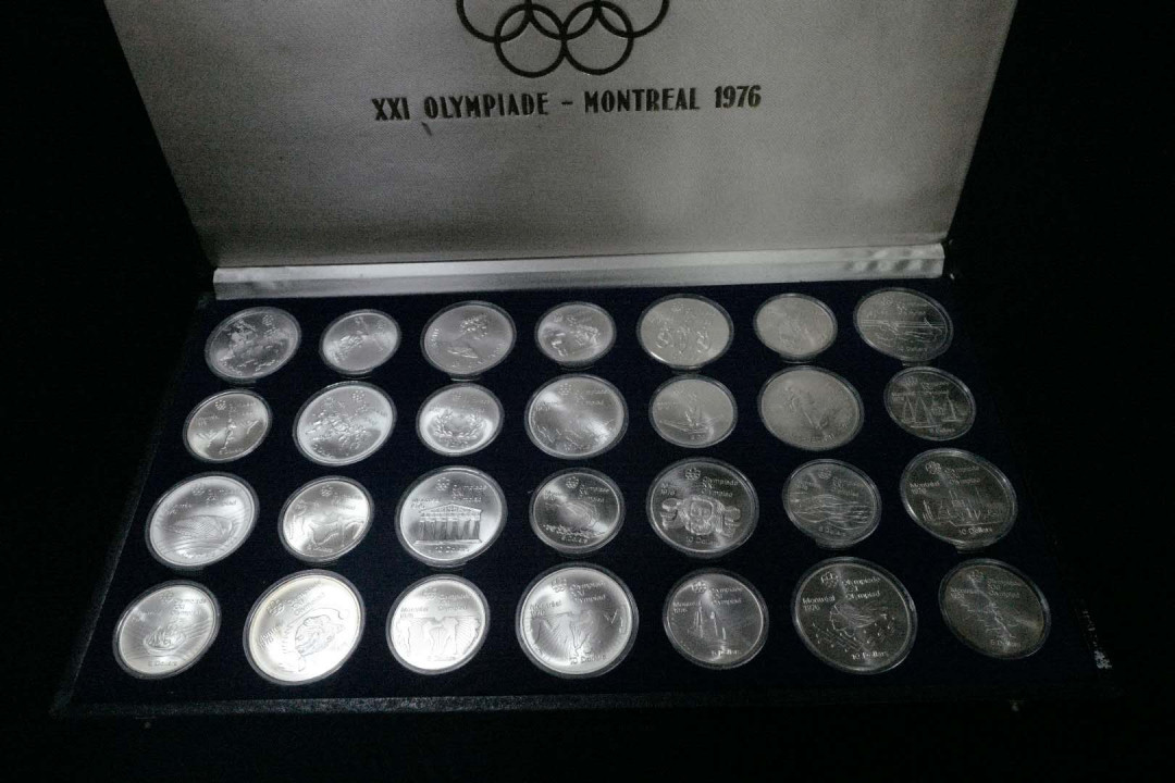 北京马甸外币专卖拍卖第十八期，陆续上新，欢迎关注 1976年加拿大蒙特利尔奥运会纪念银币28枚大全套，有盒无证，个别品相有轻微氧化。重量：24.3克和48.6克各14枚，925银，总重量为1020克。