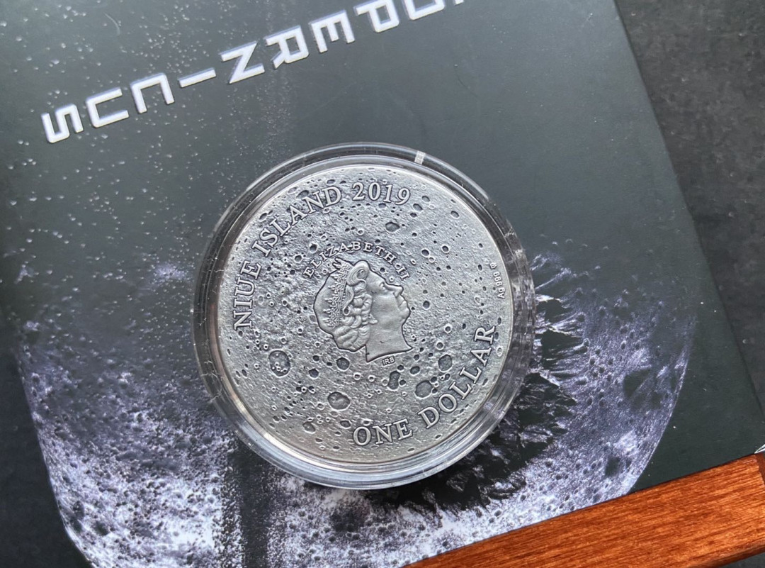 【随心拍&Getcoins】现代钱币拍卖第六十三期 【纽埃】2019 纽埃2019年1元，1盎司龙头币、超高浮雕、深镂空、仿古、陨石镶嵌，宇宙星坑系列(1)---哥白尼环形山月球陨石坑，镶嵌月球陨石NWA8609精制艺术银币