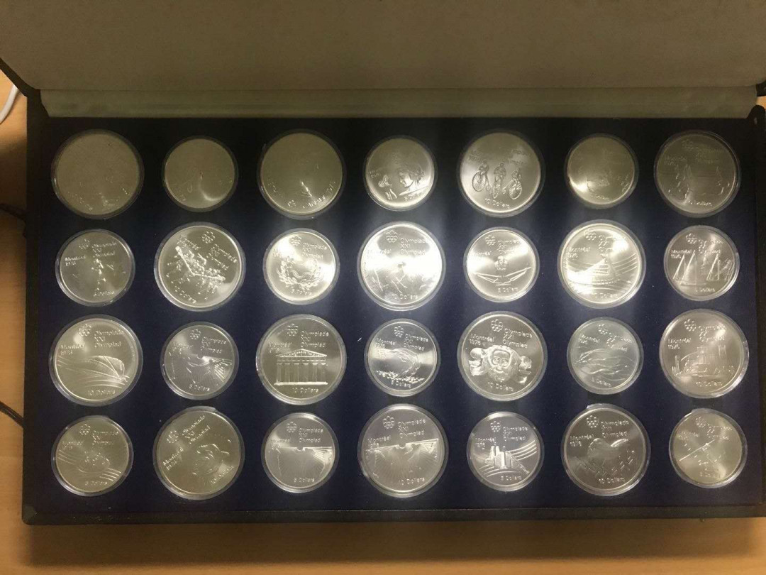 北京马甸外币专卖拍卖第十八期，陆续上新，欢迎关注 1976年加拿大蒙特利尔奥运会纪念银币28枚大全套，有盒无证，个别品相有轻微氧化。重量：24.3克和48.6克各14枚，925银，总重量为1020克。