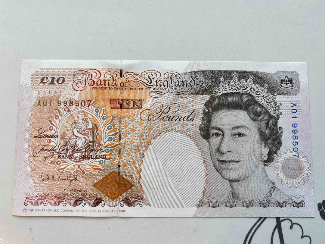 【收藏联盟】第159期拍卖——缤纷夏日（共60拍） 【A01】英国E序列 皇冠版 10镑 UNC 女王纸币