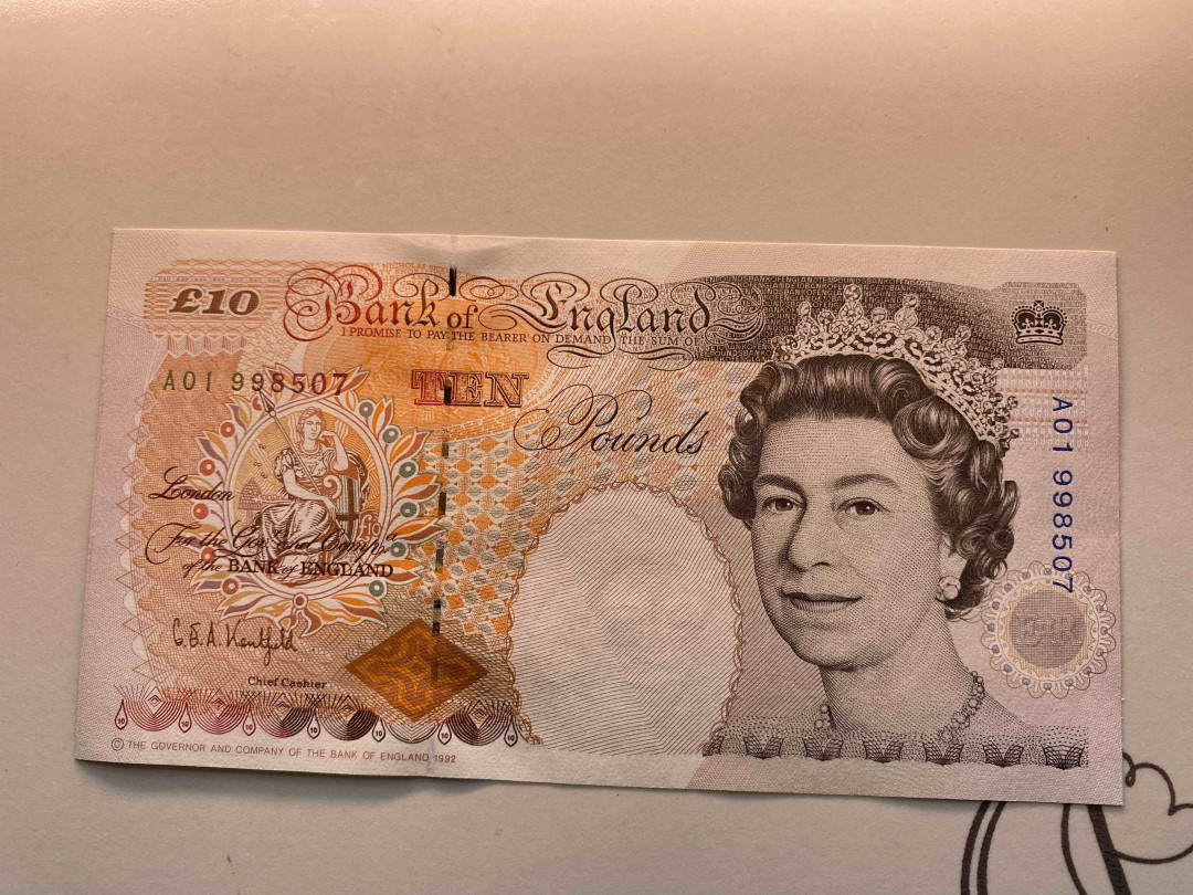 【收藏联盟】第159期拍卖——缤纷夏日（共60拍） 【A01】英国E序列 皇冠版 10镑 UNC 女王纸币