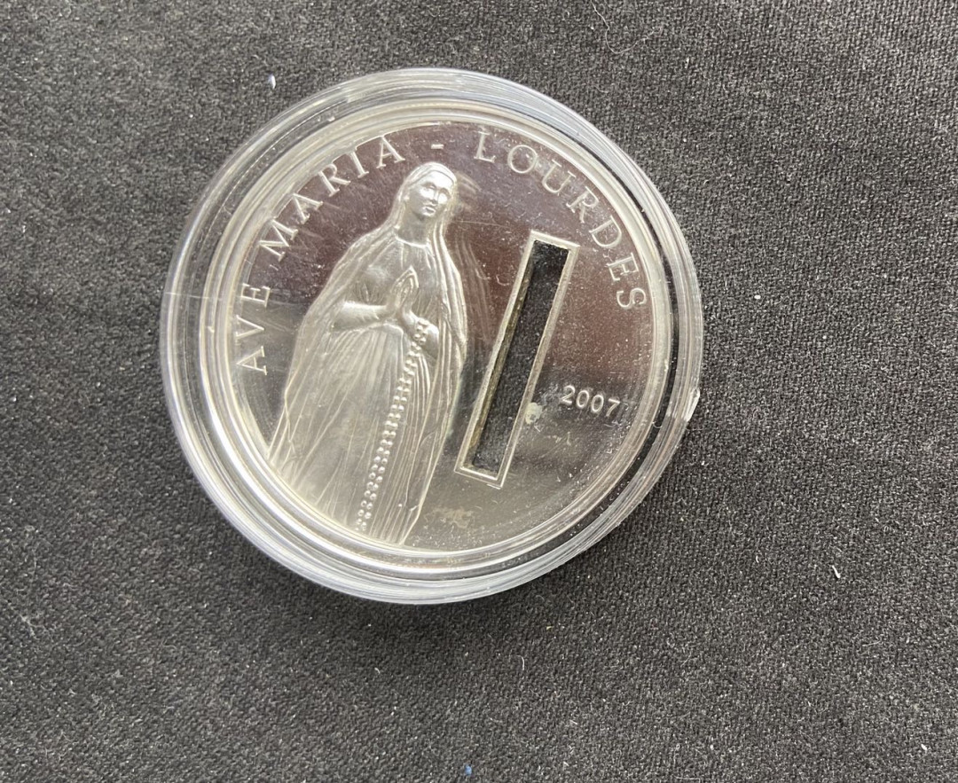 【币观天下】第118期钱币拍卖 【帕劳】帕劳2007年“圣水与圣母”精制镶嵌纪念银币