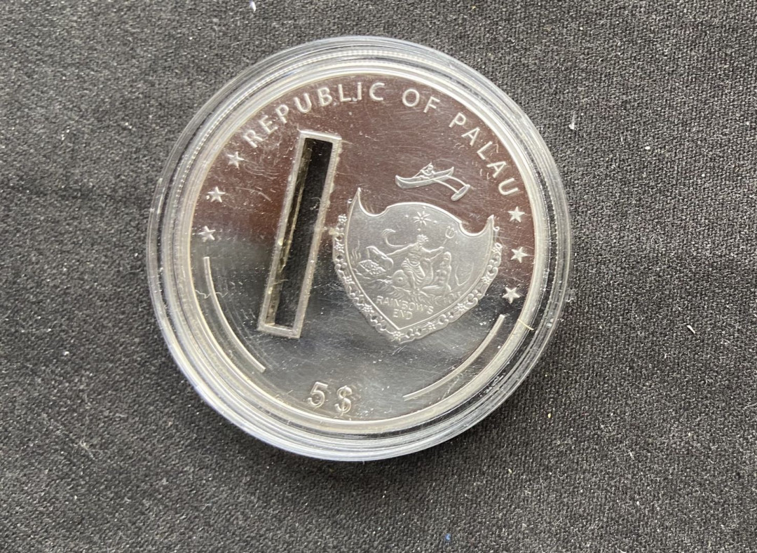 【币观天下】第118期钱币拍卖 【帕劳】帕劳2007年“圣水与圣母”精制镶嵌纪念银币