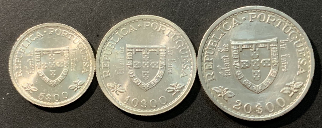 紫瑗钱币——微拍第98期 葡萄牙 1960年 亨利王子500周年  5 10 20埃斯库多 三枚一套 共40.5克 0.835银