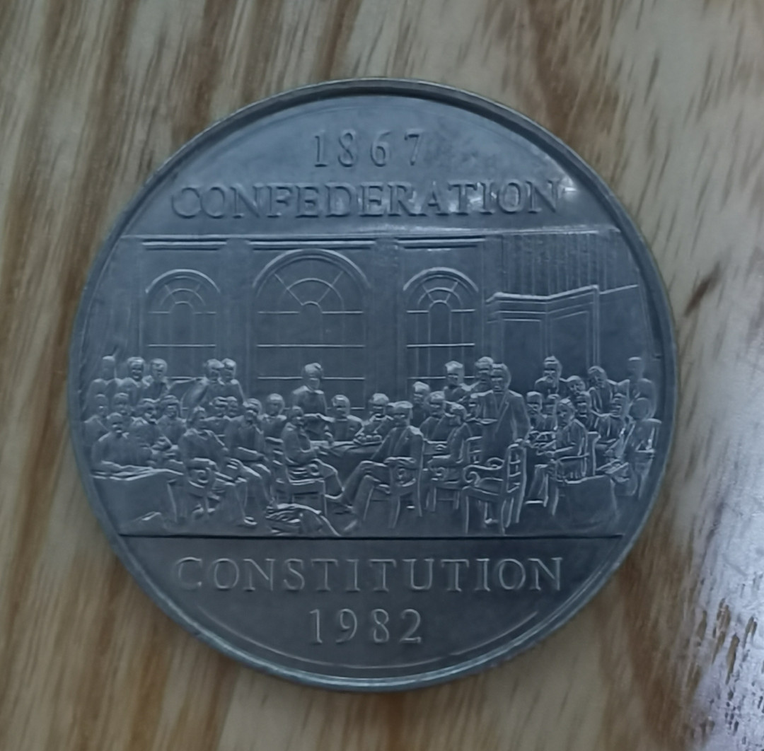 北京马甸外币专卖微拍第十九期，非贵金属纪念币流通币专场，陆续上新，敬请关注 1982年加拿大1元联邦宪法115周年纪念币，品相如图