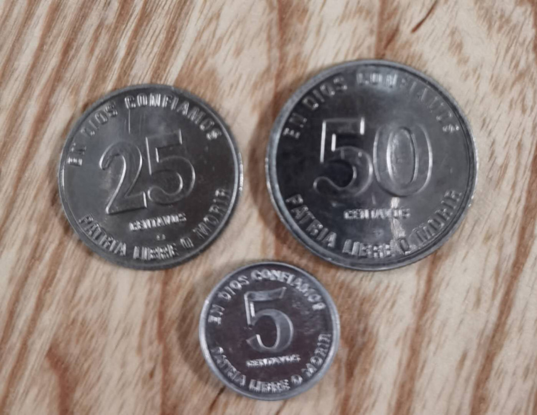 北京马甸外币专卖微拍第十九期，非贵金属纪念币流通币专场，陆续上新，敬请关注 尼加拉瓜礼帽人物版3枚，品相如图