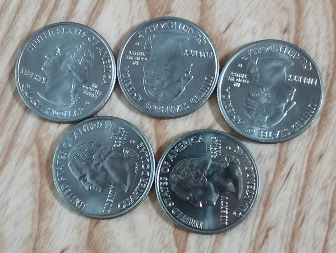 北京马甸外币专卖微拍第十九期，非贵金属纪念币流通币专场，陆续上新，敬请关注 美国海外省25分纪念币D版5枚，品相如图